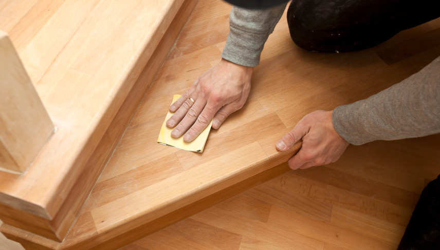 Wie man eine lackierte Treppe renoviert - Holztreppenrenovierung.