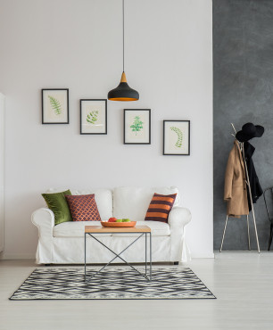 Modernes Wohnzimmer mit Backstein und Beton an der Wand