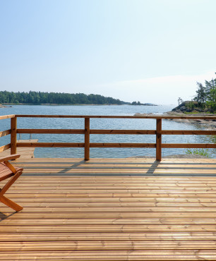 Terrasse mit Blick auf den See